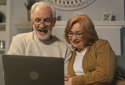Partager des photos avec ses grands-parents sans réseaux sociaux